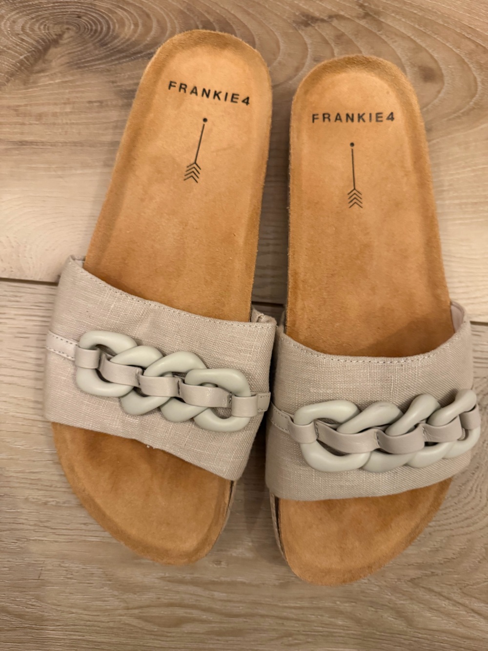 FRANKIE4 Women's Quinn II Beige Linen Slide Sandals with Chain Accent. Size 9.5